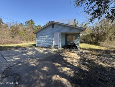 Great investment opportunity in a prime location near the Seabee - photo 1