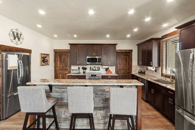 QUALITY BUILT CUSTOM HOME CLOSE TO TAMARACK! Views all around - photo 14