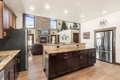 QUALITY BUILT CUSTOM HOME CLOSE TO TAMARACK! Views all around - photo 16