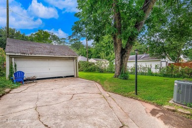 Welcome home to this charming 3 bedroom 1.5 bath Broadmoor - photo 22