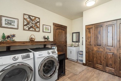 QUALITY BUILT CUSTOM HOME CLOSE TO TAMARACK! Views all around - photo 24