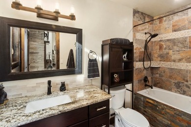QUALITY BUILT CUSTOM HOME CLOSE TO TAMARACK! Views all around - photo 27