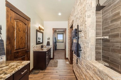 QUALITY BUILT CUSTOM HOME CLOSE TO TAMARACK! Views all around - photo 31