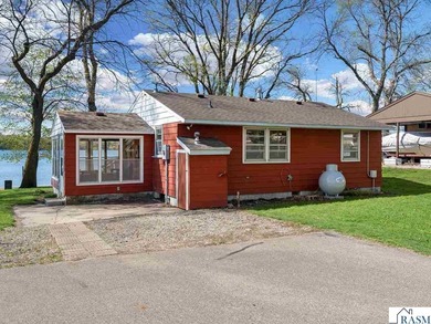 Cute cabin on level lake lot on the north shore of Lake Tetonka! - photo 1