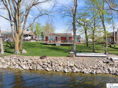 Cute cabin on level lake lot on the north shore of Lake Tetonka! - photo 2