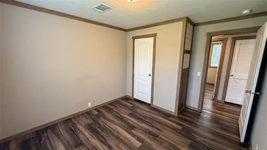 Move-in ready home with an incredible 50'x100' insulated shop on - photo 33