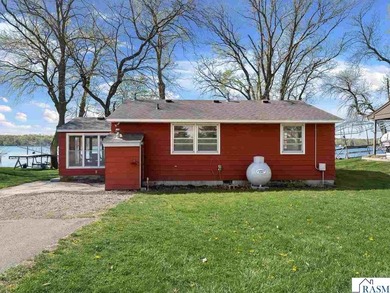 Cute cabin on level lake lot on the north shore of Lake Tetonka! - photo 3