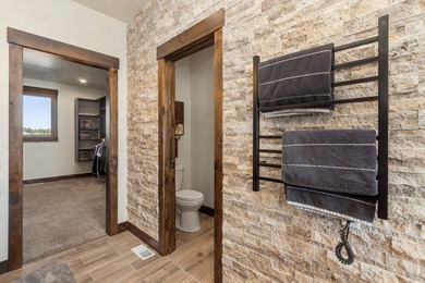 QUALITY BUILT CUSTOM HOME CLOSE TO TAMARACK! Views all around - photo 34