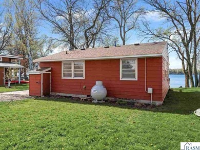 Cute cabin on level lake lot on the north shore of Lake Tetonka! - photo 4