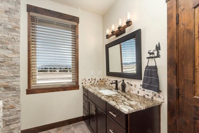 QUALITY BUILT CUSTOM HOME CLOSE TO TAMARACK! Views all around - photo 35