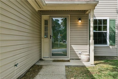 This charming home is ready for move in! A beautiful home - photo 5
