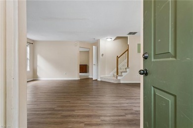 This charming home is ready for move in! A beautiful home - photo 6