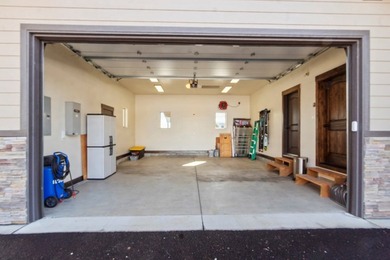 QUALITY BUILT CUSTOM HOME CLOSE TO TAMARACK! Views all around - photo 39