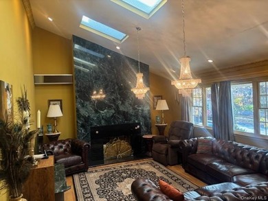 Welcome to this charming home in Staten Island, just five - photo 2