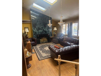 Welcome to this charming home in Staten Island, just five - photo 4