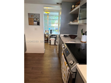 Welcome to Point East! Newly fully renovated corner unit - photo 4