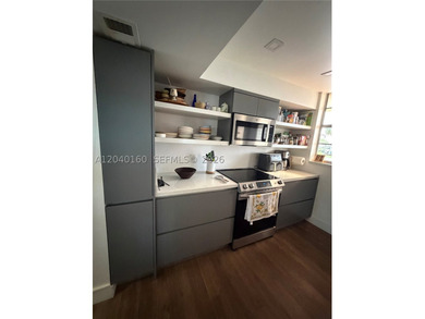 Welcome to Point East! Newly fully renovated corner unit - photo 5