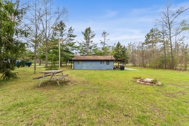 4 bed, 1 bath home conveniently located close to town and near - photo 3
