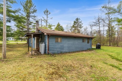 4 bed, 1 bath home conveniently located close to town and near - photo 4