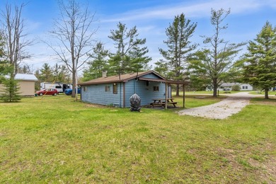 4 bed, 1 bath home conveniently located close to town and near - photo 6