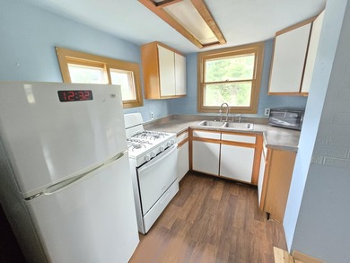 Private two bedroom home on beautifully wooded 9.36 acres with - photo 35