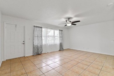 Welcome to this charming 1-bedroom, 1.5-bathroom corner-unit - photo 2