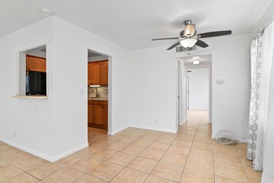 Welcome to this charming 1-bedroom, 1.5-bathroom corner-unit - photo 5