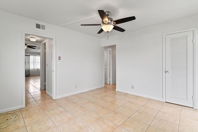 Welcome to this charming 1-bedroom, 1.5-bathroom corner-unit - photo 10