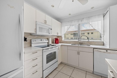 Move-in ready 2-bedroom, fully furnished residence offering a - photo 11