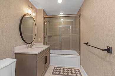 **SHORT SALE SUBJECT TO BANK APPROVAL** Welcome to this - photo 13