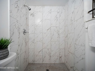 Opportunity awaits at this adorable, solid all-brick ranch pool - photo 22