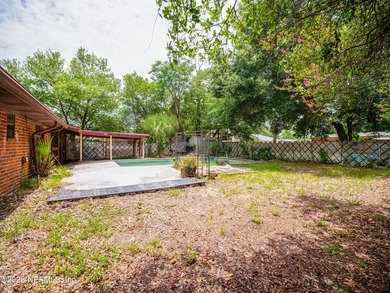 Opportunity awaits at this adorable, solid all-brick ranch pool - photo 37