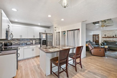 Explore the potential of this well-appointed home at 622 - photo 3