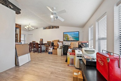 Explore the potential of this well-appointed home at 622 - photo 5