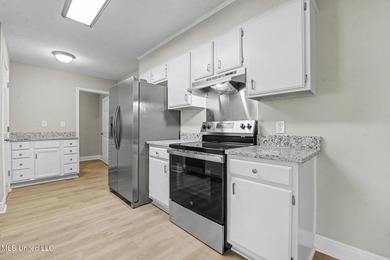 Freshly renovated and move-in ready 3-bedroom, 2-bath home - photo 7