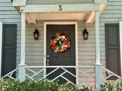 Classic Colonial surrounded by million dollar homes and one - photo 3