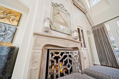 Experience sophisticated, fully furnished urban living on five - photo 14