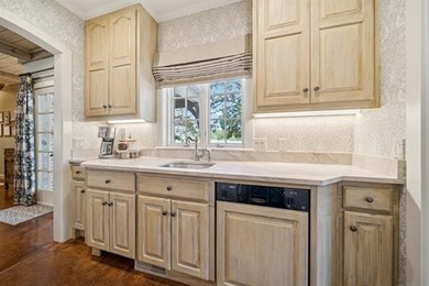 Experience sophisticated, fully furnished urban living on five - photo 18