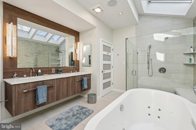 Stunning modern waterfront home on West River. Built in 2018 - photo 24