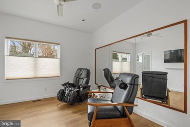 Stunning modern waterfront home on West River. Built in 2018 - photo 27