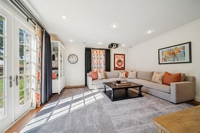 Experience sophisticated, fully furnished urban living on five - photo 32