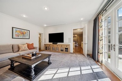 Experience sophisticated, fully furnished urban living on five - photo 33
