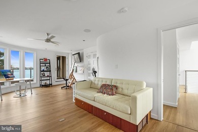 Stunning modern waterfront home on West River. Built in 2018 - photo 34