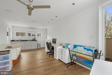 Stunning modern waterfront home on West River. Built in 2018 - photo 35
