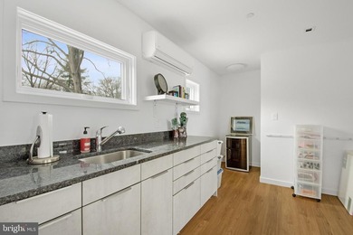 Stunning modern waterfront home on West River. Built in 2018 - photo 36