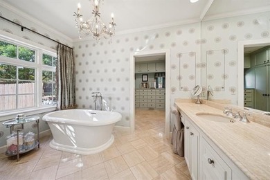 Experience sophisticated, fully furnished urban living on five - photo 38