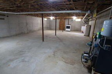 A rare Wells opportunity: this 3-bed, 2-bath ranch sits on 2.25 - photo 39
