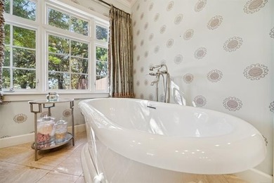 Experience sophisticated, fully furnished urban living on five - photo 39