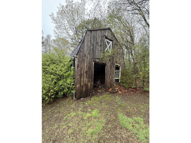 A rare Wells opportunity: this 3-bed, 2-bath ranch sits on 2.25 - photo 41