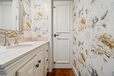 Experience sophisticated, fully furnished urban living on five - photo 44